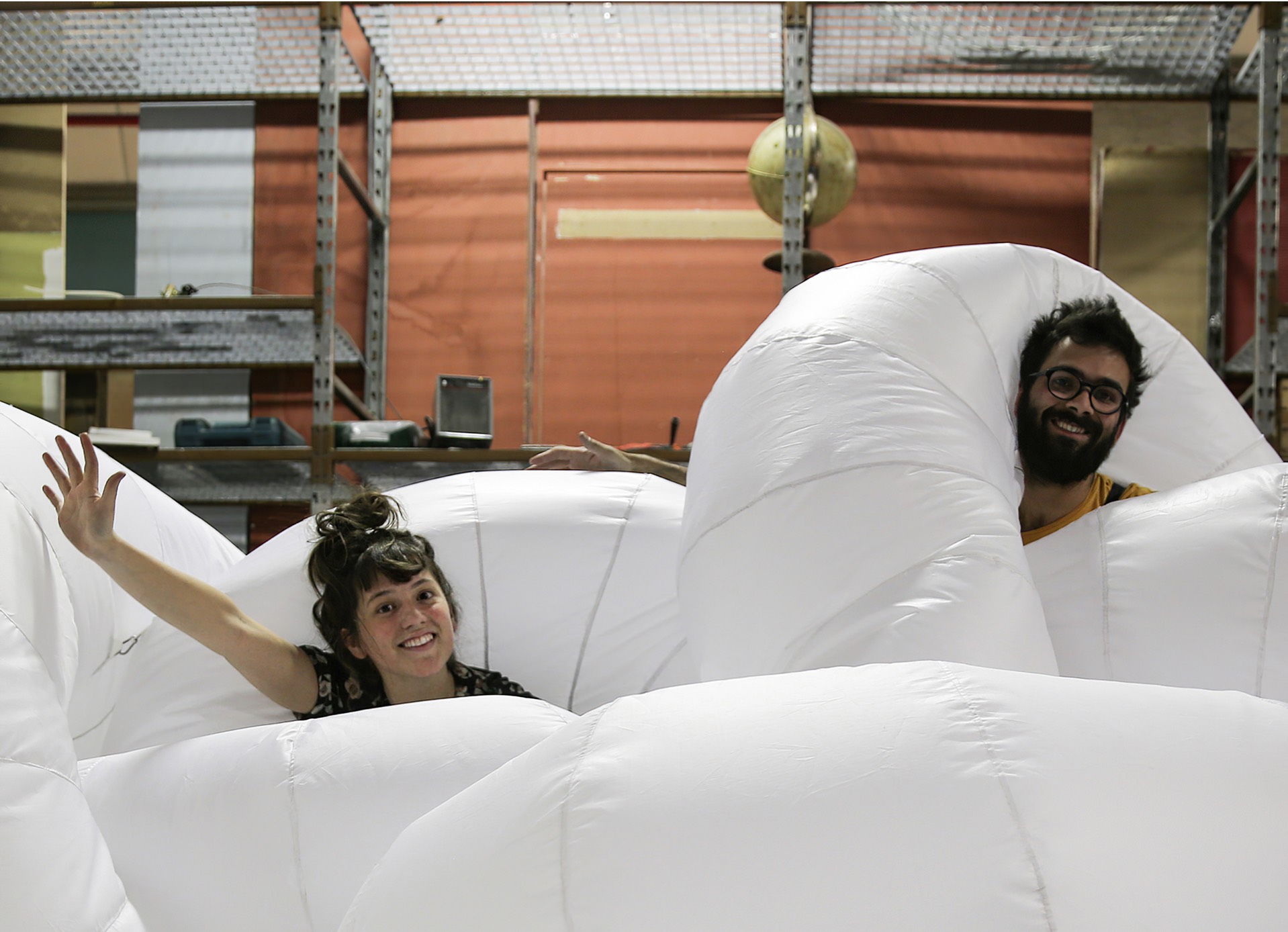 Clara Chotil et Félix Chameroy dans leur atelier à la PADAF, à Antony